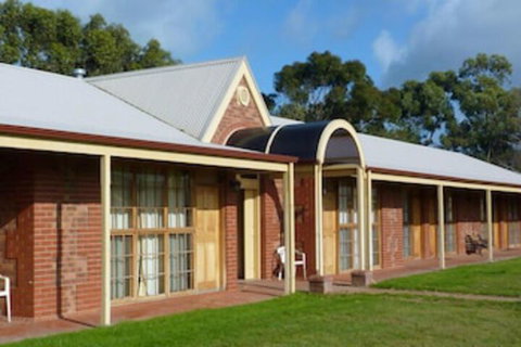 Coonawarra Units - Palm Beach Accommodation 0