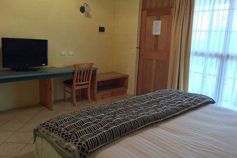 Coonawarra Units - Palm Beach Accommodation 2