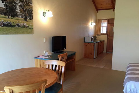 Coonawarra Units - Palm Beach Accommodation 3