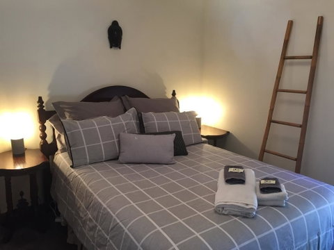 Mystic View Cottage Wandiligong - Palm Beach Accommodation 1