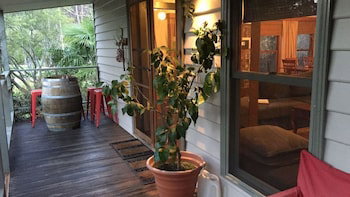 Mystic View Cottage Wandiligong - Palm Beach Accommodation 6
