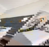 Dolphin Quay Apartments - Palm Beach Accommodation