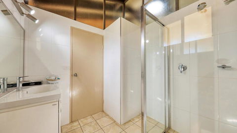 All Travellers Motor Inn - Palm Beach Accommodation 4