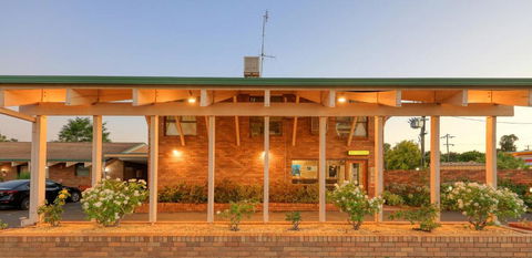 All Travellers Motor Inn - Palm Beach Accommodation 2