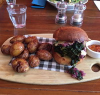 Huski Cafe - Palm Beach Accommodation