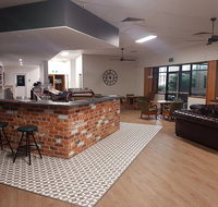 West Peak Hotel - Palm Beach Accommodation