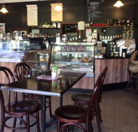 R  T's Bake and Brew - Palm Beach Accommodation