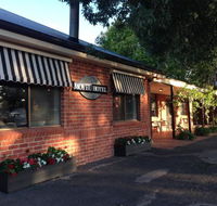 Moyhu Hotel - Palm Beach Accommodation
