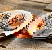 Easeys  Two Wrongs - Palm Beach Accommodation