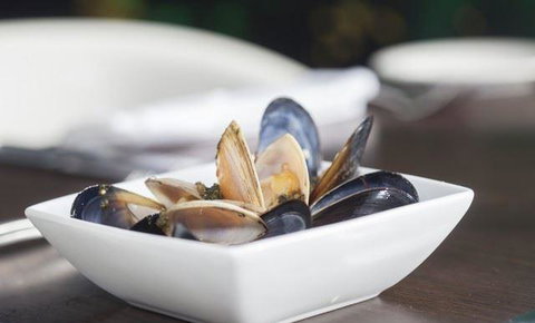 2 Fish Seafood Restaurant - Palm Beach Accommodation 13