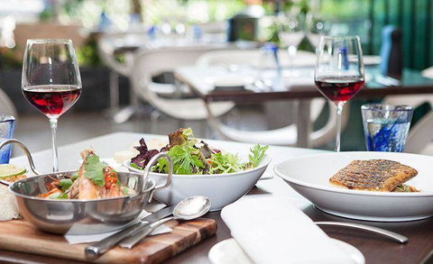 2 Fish Seafood Restaurant - Palm Beach Accommodation 5