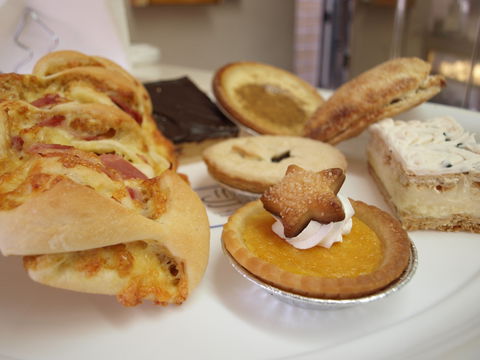 AJ's Hotbake - Palm Beach Accommodation 0