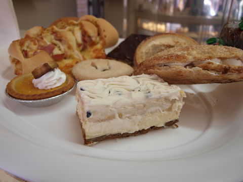 AJ's Hotbake - Palm Beach Accommodation 2
