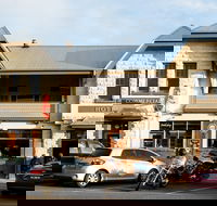 Yarragon Hotel - Palm Beach Accommodation