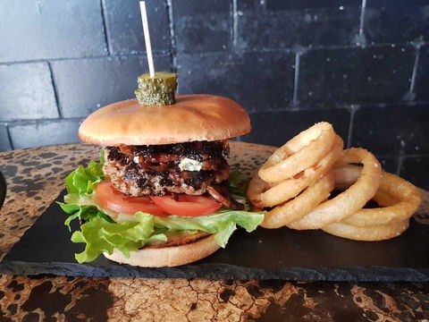 Pie Alley Blues - Palm Beach Accommodation 0