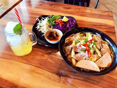 Viet's Taste - Palm Beach Accommodation 0