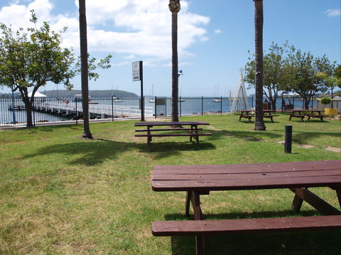 Mariners On The Waterfront Bistro - Palm Beach Accommodation 2