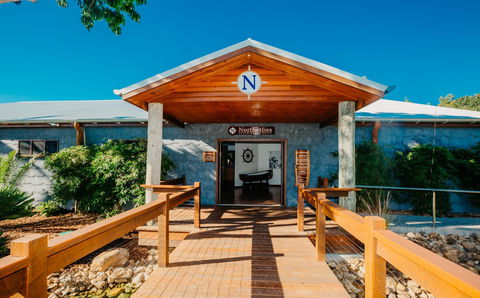 Northerlies Beach Bar And Grill - Palm Beach Accommodation 0