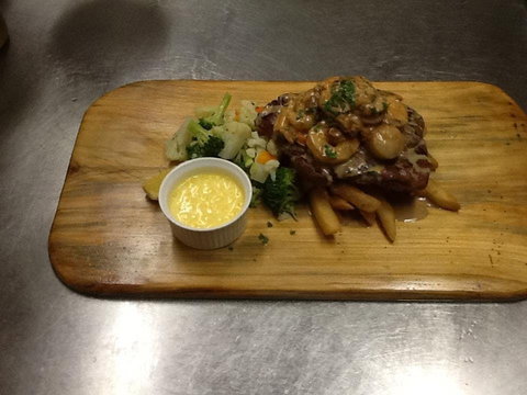 The Blue Parrot Cafe - Palm Beach Accommodation 0