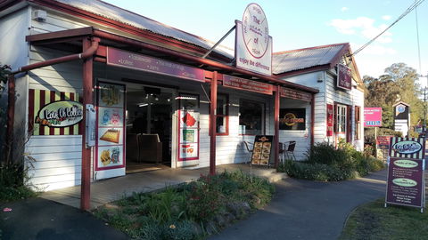 Mogo Fudge And Ice Cream /  Courtyard Cafe / Lots Of Lollies Mogo - Palm Beach Accommodation 0