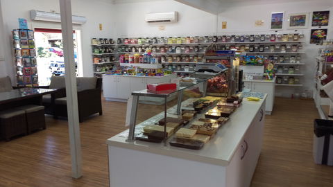 Mogo Fudge And Ice Cream /  Courtyard Cafe / Lots Of Lollies Mogo - Palm Beach Accommodation 2