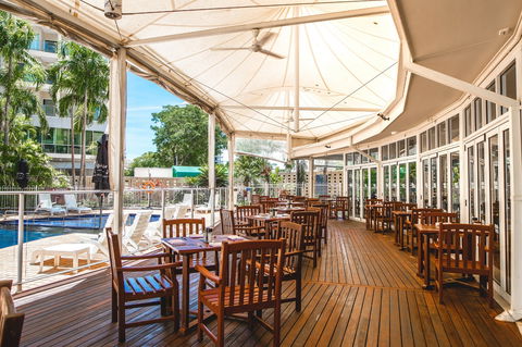 Poolside Restaurant And Bar - Palm Beach Accommodation 0