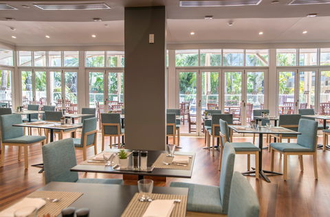 Poolside Restaurant And Bar - Palm Beach Accommodation 2