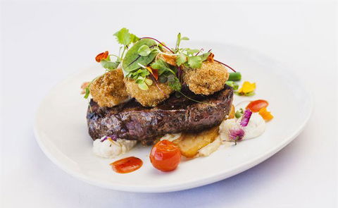 L' Aqua Restaurant - Palm Beach Accommodation 4