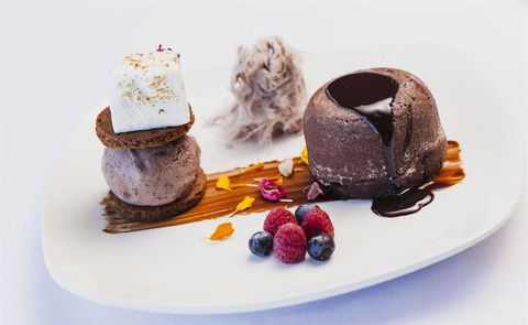 L' Aqua Restaurant - Palm Beach Accommodation 5
