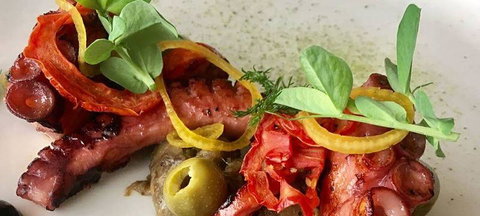 C Restaurant - Palm Beach Accommodation 3
