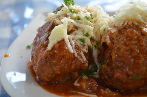 Manoli’s Greek Taverna - Palm Beach Accommodation 0