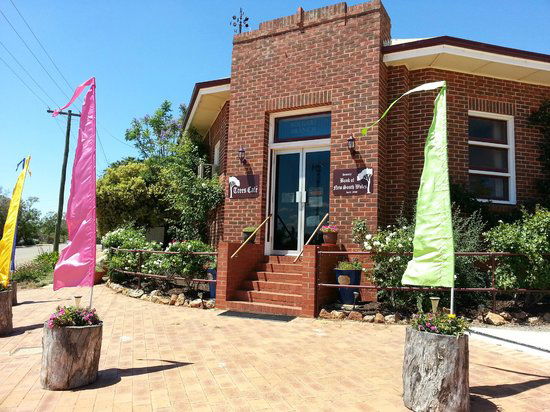 Malpas ACT Palm Beach Accommodation