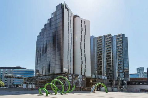 Peppers Docklands - Palm Beach Accommodation 0