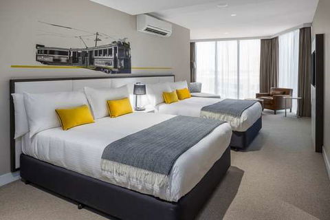 Peppers Docklands - Palm Beach Accommodation 4