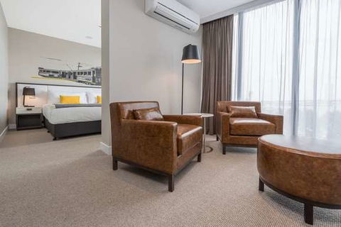Peppers Docklands - Palm Beach Accommodation 5
