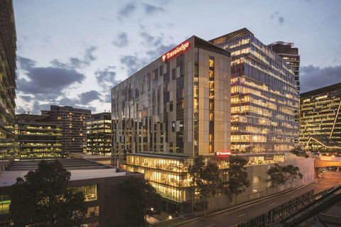 Travelodge Melbourne Docklands - Palm Beach Accommodation 0