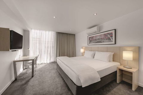 Travelodge Melbourne Docklands - Palm Beach Accommodation 11
