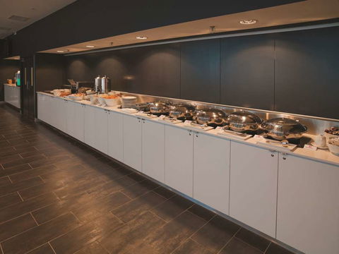 Travelodge Melbourne Docklands - Palm Beach Accommodation 16