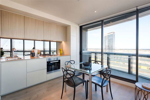 Orange Stay Apartments - Palm Beach Accommodation 6
