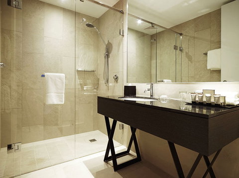 Burbury Hotel - Palm Beach Accommodation 2