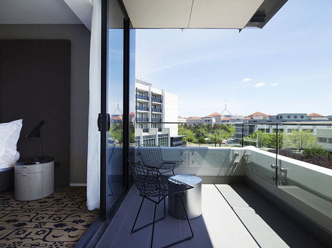 Burbury Hotel - Palm Beach Accommodation 3