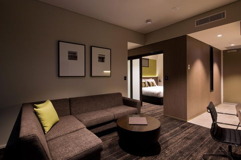 The Glen Hotel & Suites - Palm Beach Accommodation 4