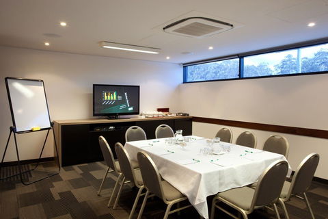 The Glen Hotel & Suites - Palm Beach Accommodation 6