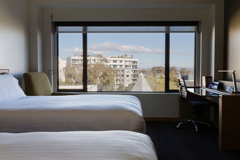 Crowne Plaza Canberra - Palm Beach Accommodation 4