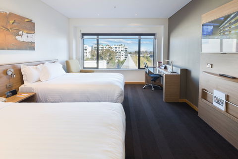Crowne Plaza Canberra - Palm Beach Accommodation 6
