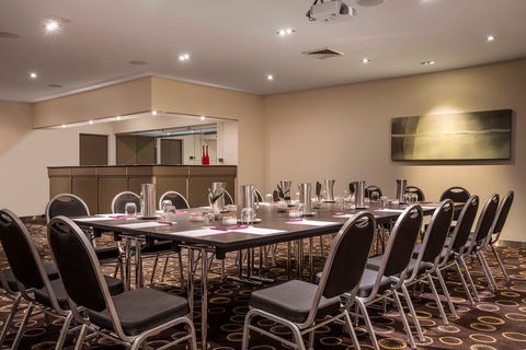 Crowne Plaza Canberra - Palm Beach Accommodation 10