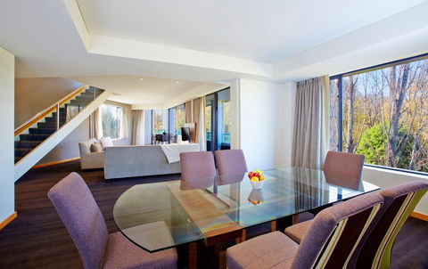 Crowne Plaza Canberra - Palm Beach Accommodation 13