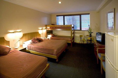 Capital Executive Apt Hotel Canberra - Palm Beach Accommodation 2