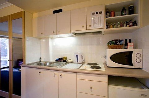 Capital Executive Apt Hotel Canberra - Palm Beach Accommodation 9