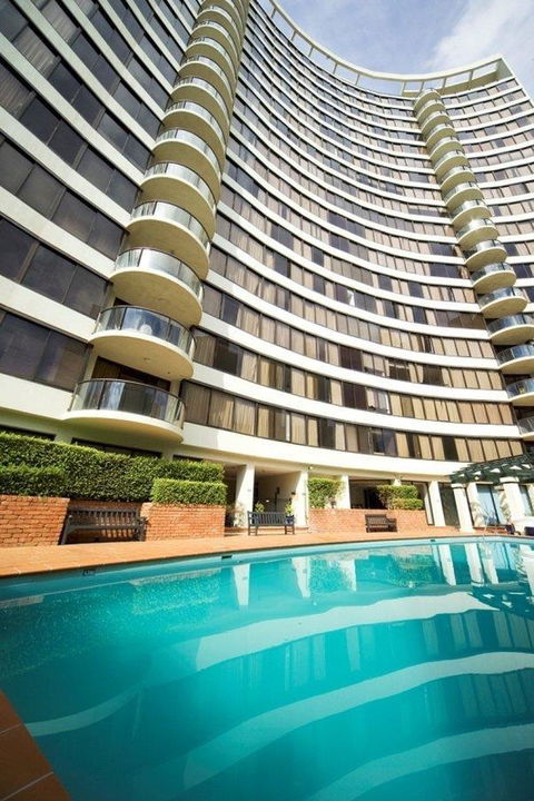 BreakFree Capital Tower - Palm Beach Accommodation 11